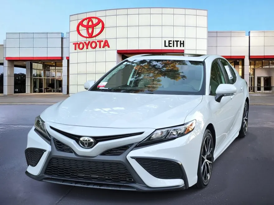 2024 Toyota Camry SE photo 1