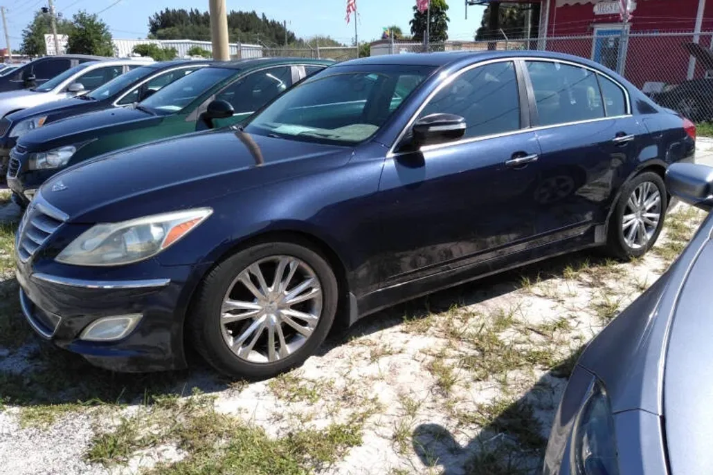 2012 Hyundai Genesis 3.8 photo 1