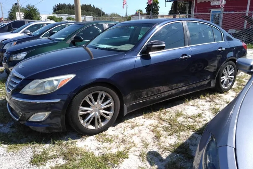 2012 Hyundai Genesis 3.8 photo 1