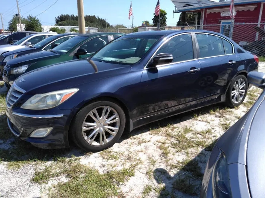2012 Hyundai Genesis 3.8 photo 1