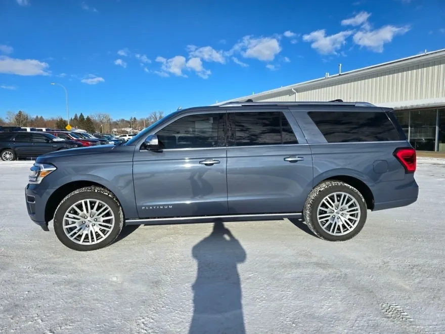 2023 Ford Expedition MAX Platinum photo 1