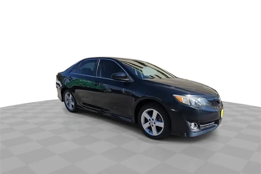 2014 Toyota Camry SE photo 1