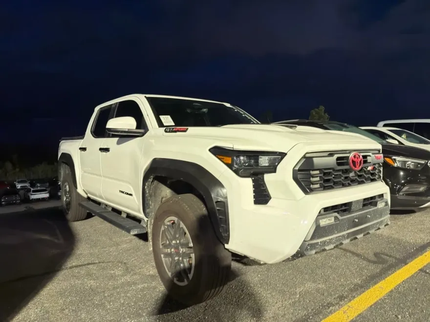 2024 Toyota Tacoma TRD Sport 4x4 photo 1