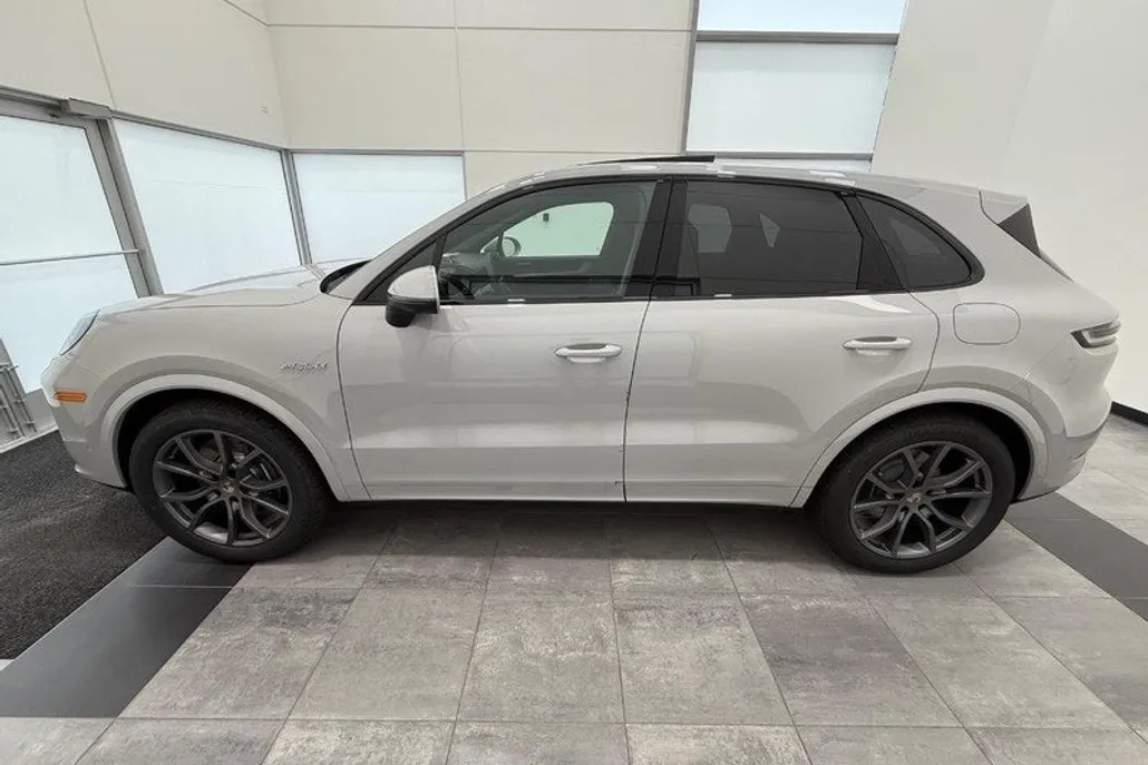 2025 Porsche Cayenne E-Hybrid Base photo 1