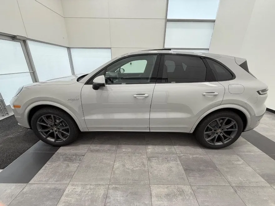 2025 Porsche Cayenne E-Hybrid Base photo 1