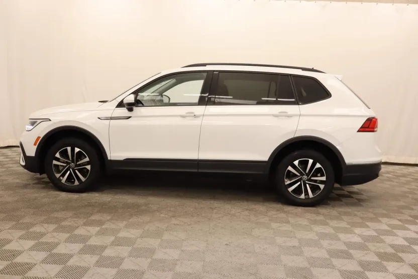 2022 Volkswagen Tiguan S photo 1