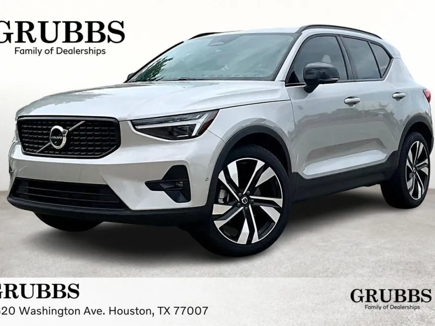 2025 Volvo XC40 photo 1
