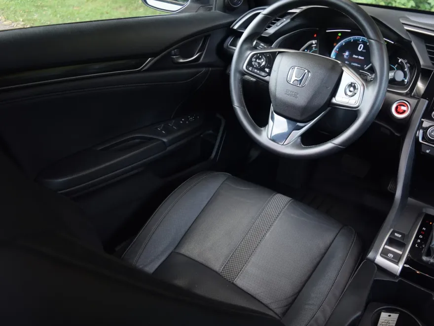 2020 Honda Civic EX-L Hatchback photo 1