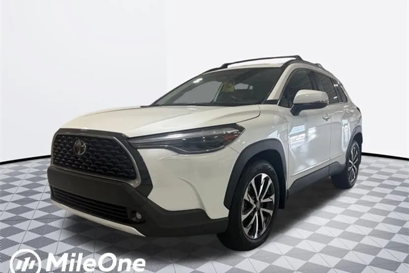 2024 Toyota Corolla Cross XLE photo 1