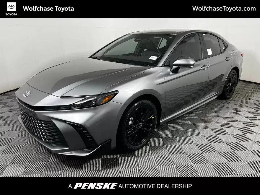 2026 Toyota Camry SE photo 1