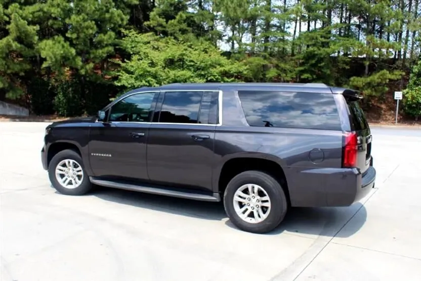 2016 Chevrolet Suburban LT photo 1