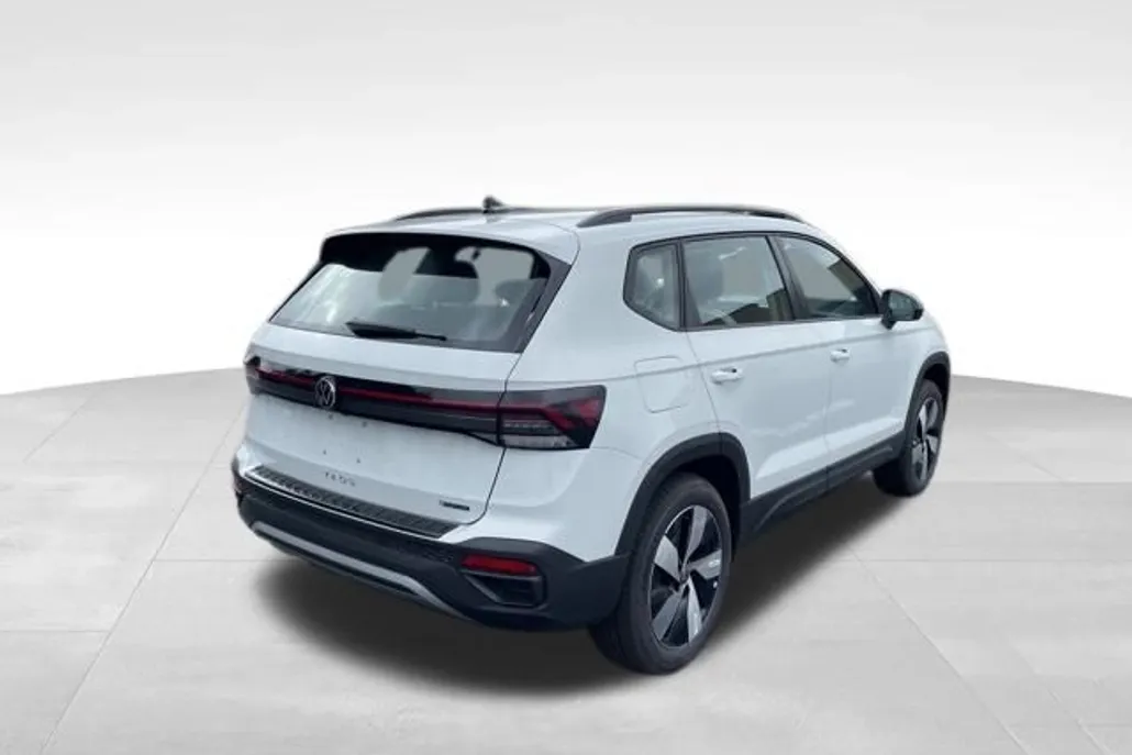 2025 Volkswagen Taos S photo 1