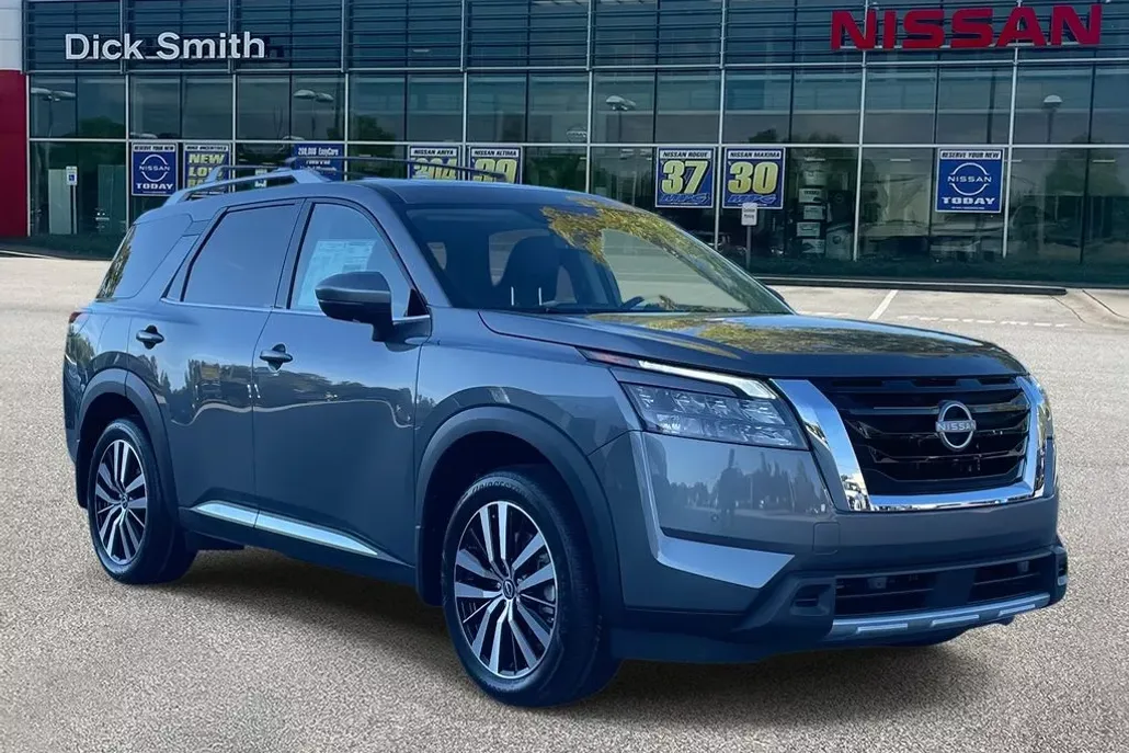 2025 Nissan Pathfinder Platinum photo 1