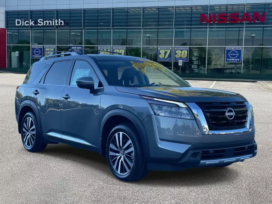 2025 Nissan Pathfinder Platinum photo 1
