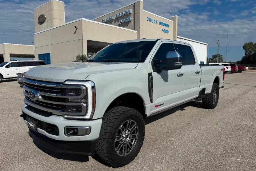 2025 Ford F-350 Platinum photo 1