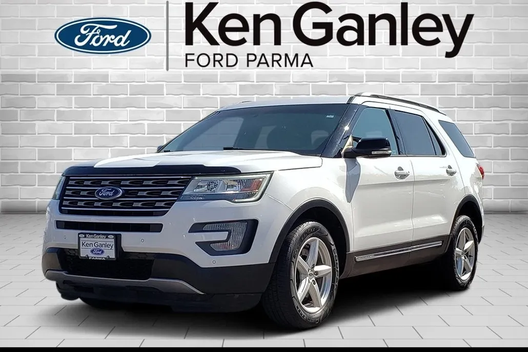 2017 Ford Explorer XLT photo 1