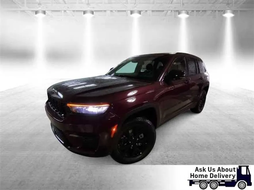 2025 Jeep Grand Cherokee Laredo photo 1
