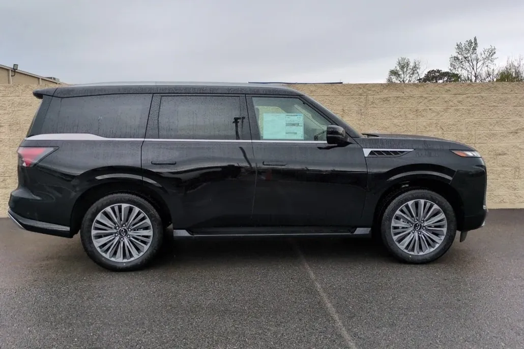 2025 Infiniti QX80 Luxe photo 1