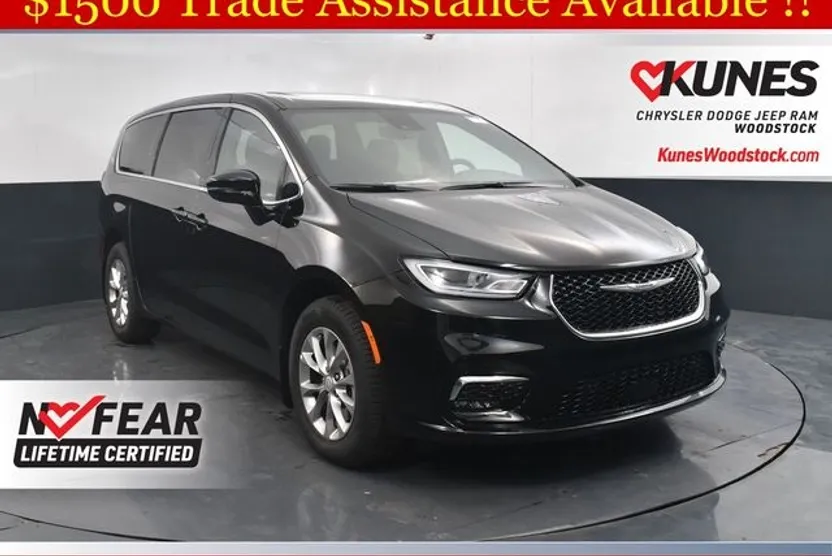 2026 Chrysler Pacifica photo 1