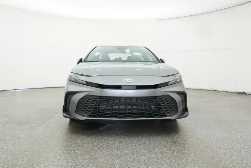 2025 Toyota Camry SE photo 1