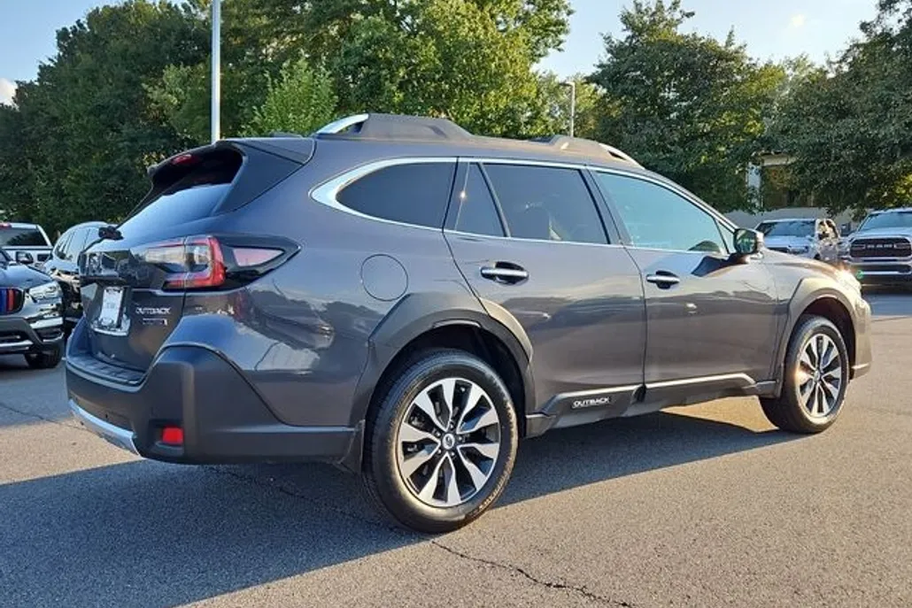 2024 Subaru Outback Touring photo 1
