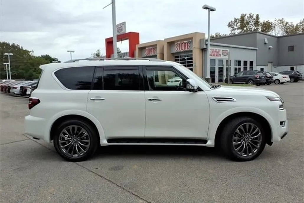 2023 Nissan Armada Platinum photo 1