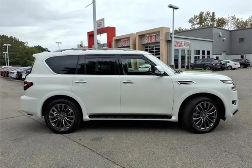 2023 Nissan Armada Platinum photo 1