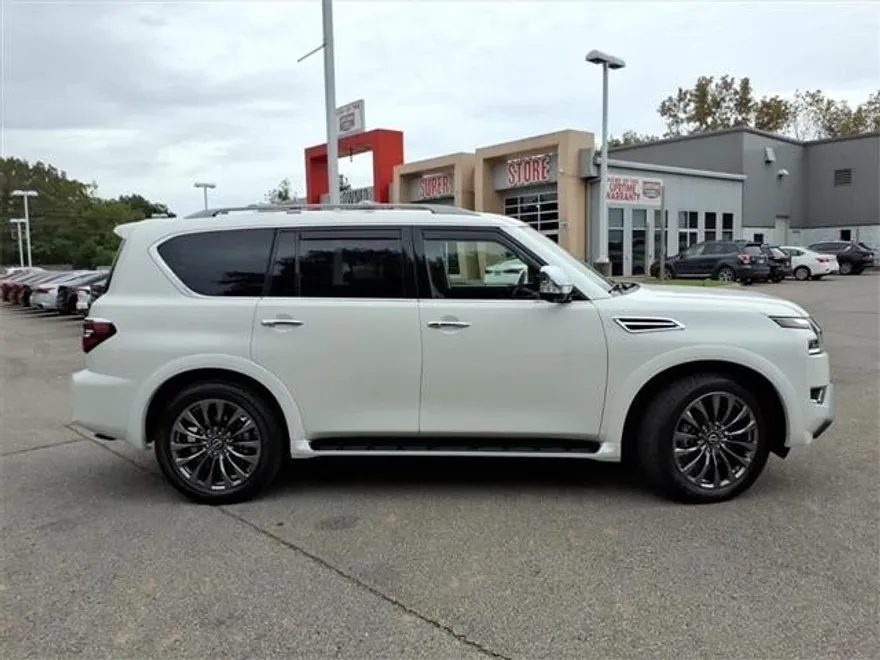 2023 Nissan Armada Platinum photo 1
