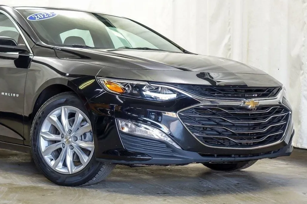2024 Chevrolet Malibu 1LT photo 1