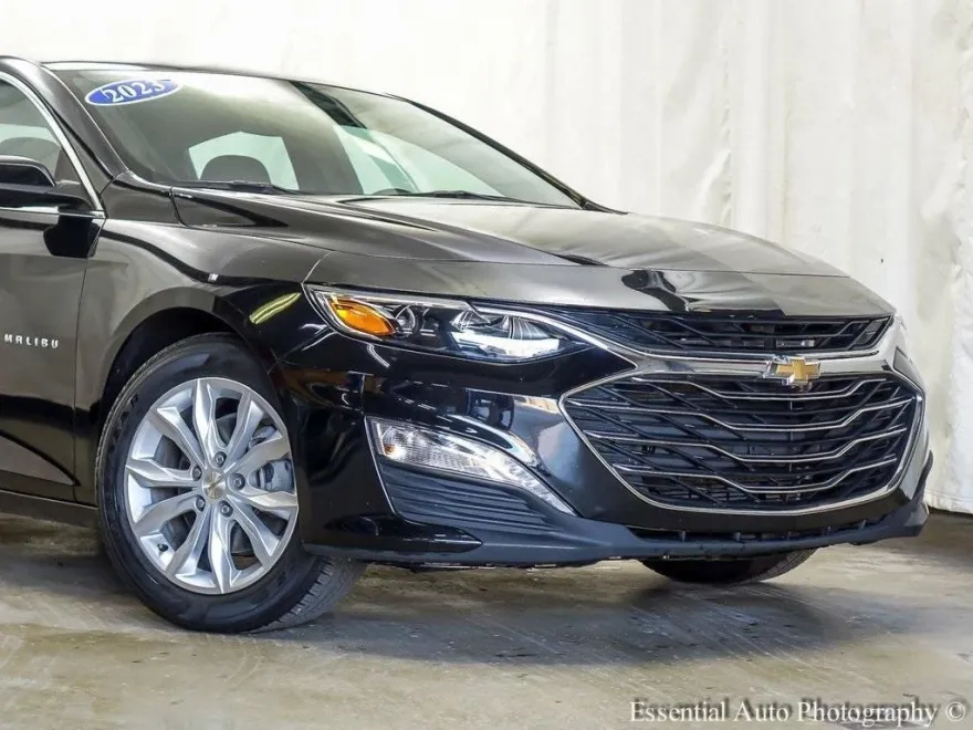 2024 Chevrolet Malibu 1LT photo 1