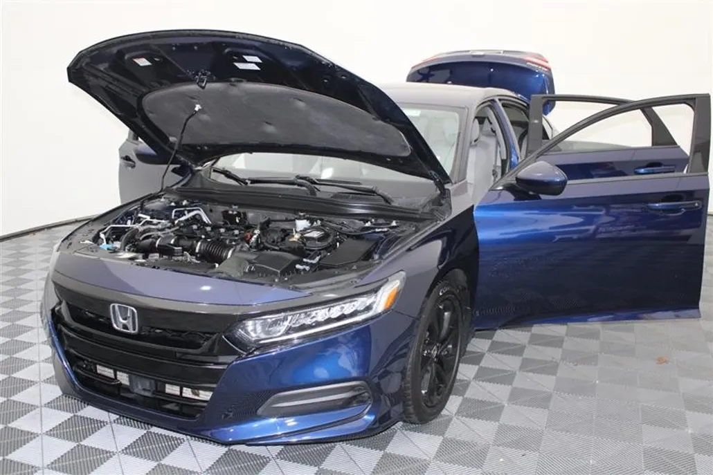 2018 Honda Accord LX 1.5T photo 1