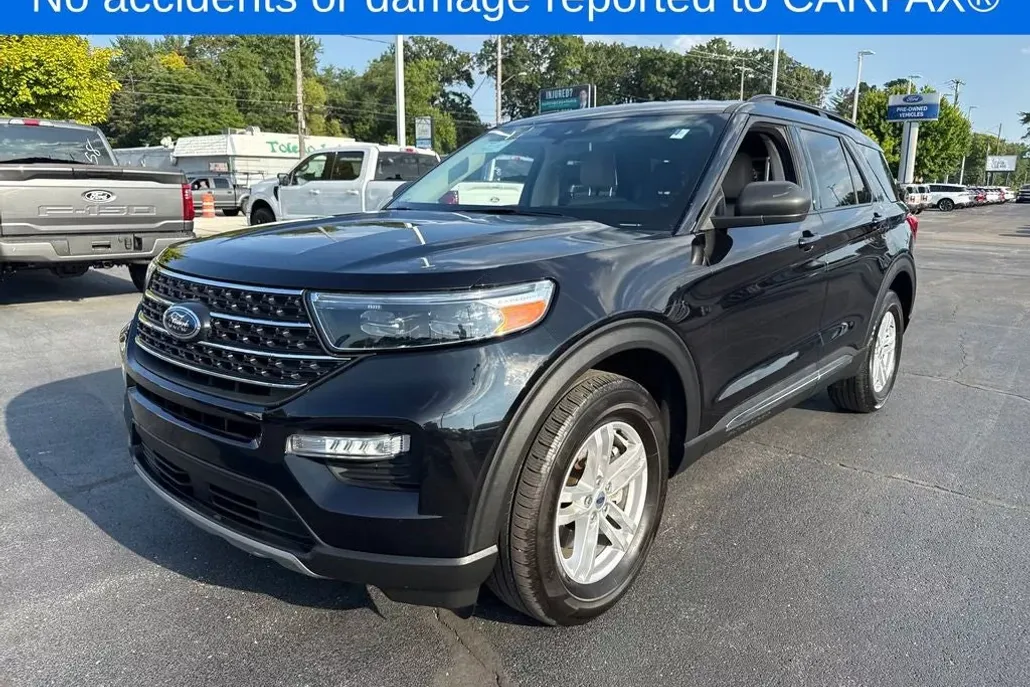 2023 Ford Explorer XLT photo 1