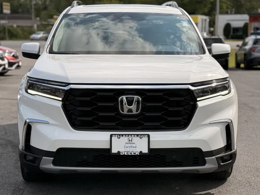 2023 Honda Pilot Touring photo 1