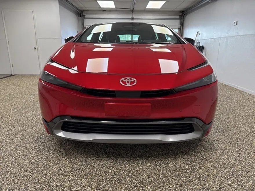 2024 Toyota Prius XLE photo 2