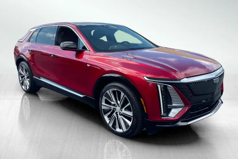 2024 Cadillac Lyriq Luxury photo 1