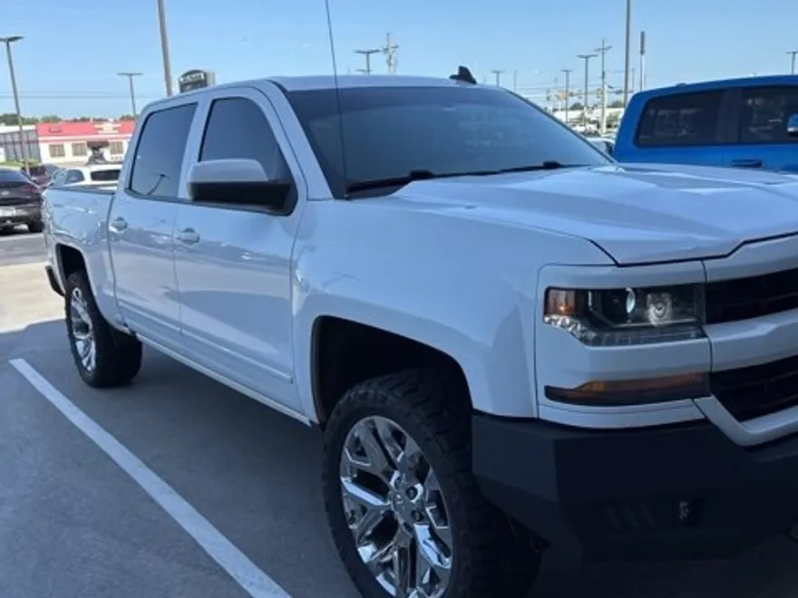 2018 Chevrolet Silverado 1500 LT photo 1