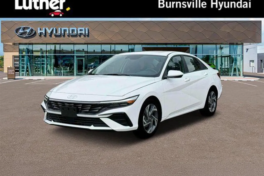 2025 Hyundai Elantra SEL Convenience photo 1