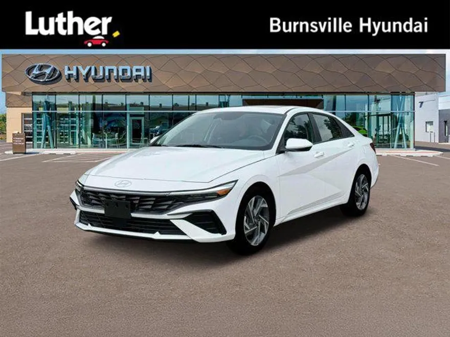 2025 Hyundai Elantra SEL Convenience photo 1