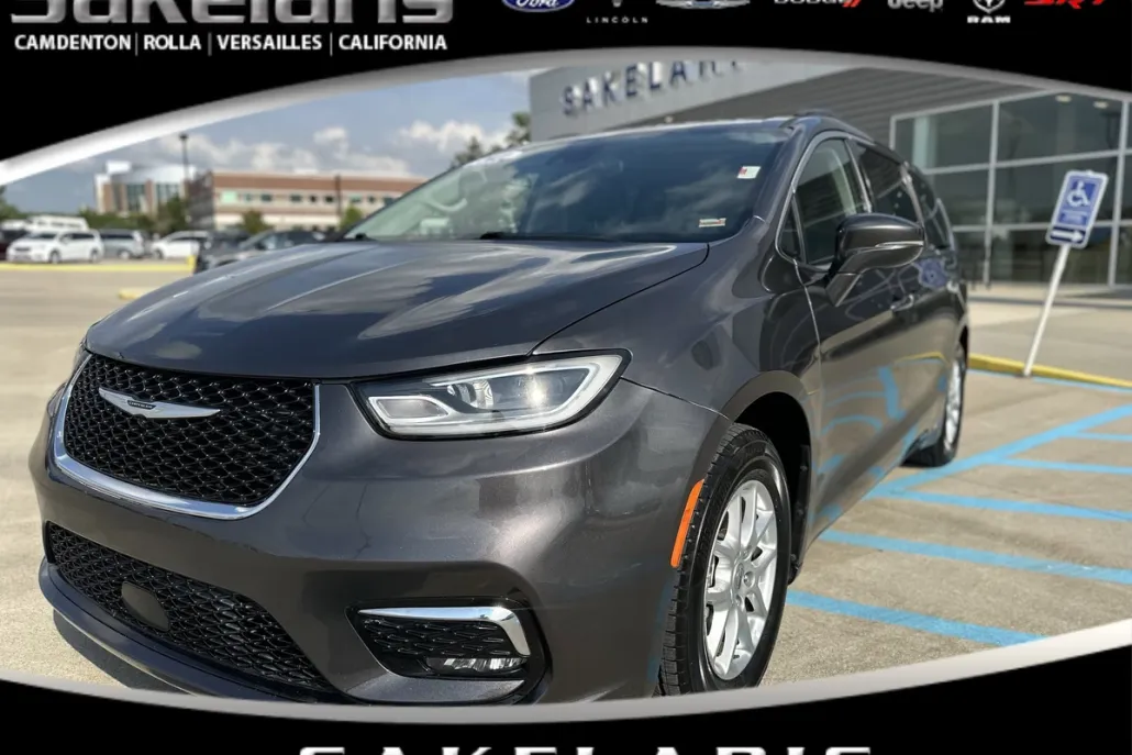 2022 Chrysler Pacifica Touring L photo 1