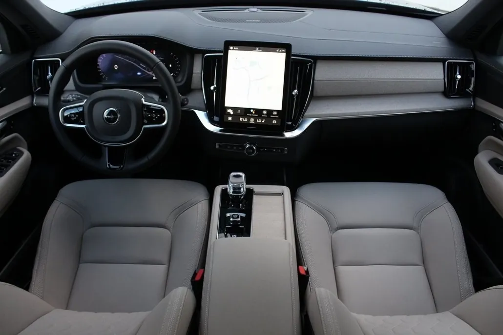 2026 Volvo XC90 Plus photo 1