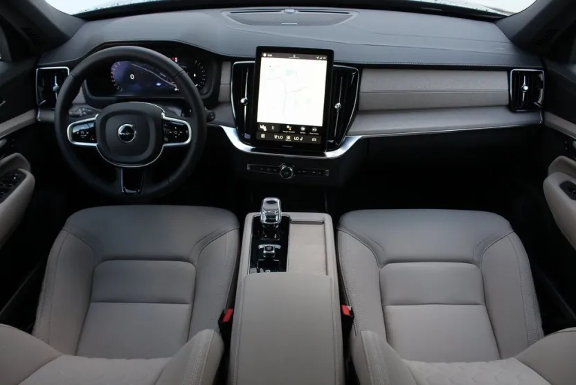 2026 Volvo XC90 Plus photo 1