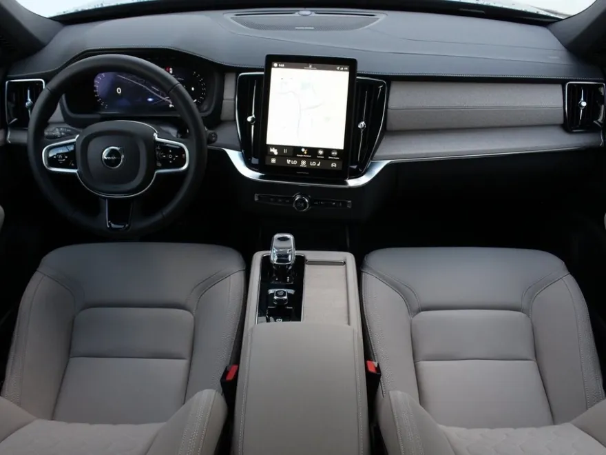 2026 Volvo XC90 Plus photo 1