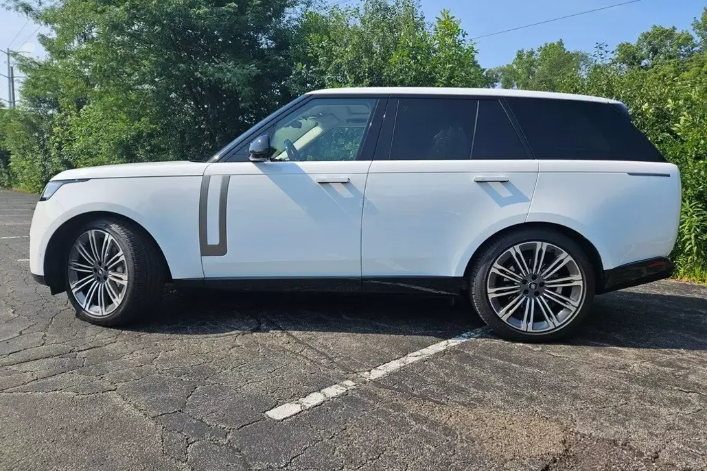 2024 Land Rover Range Rover SE photo 1
