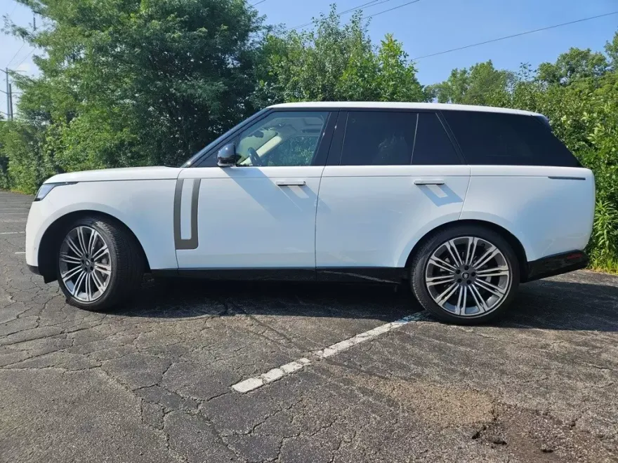 2024 Land Rover Range Rover SE photo 1