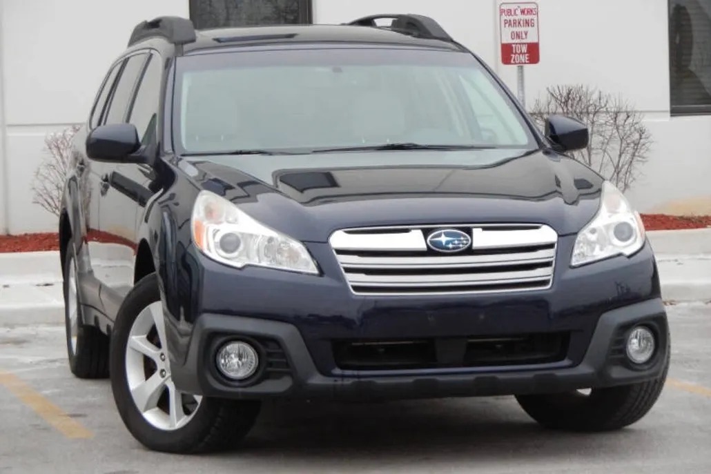 2013 Subaru Outback 2.5i Premium photo 1