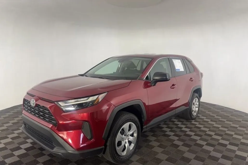 2023 Toyota RAV4 LE photo 1
