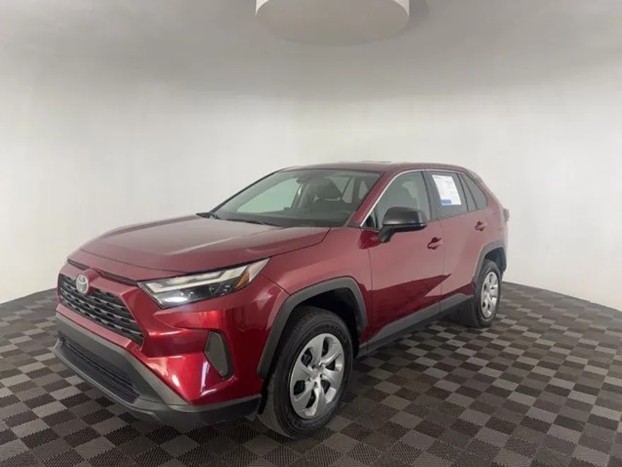 2023 Toyota RAV4 LE photo 1