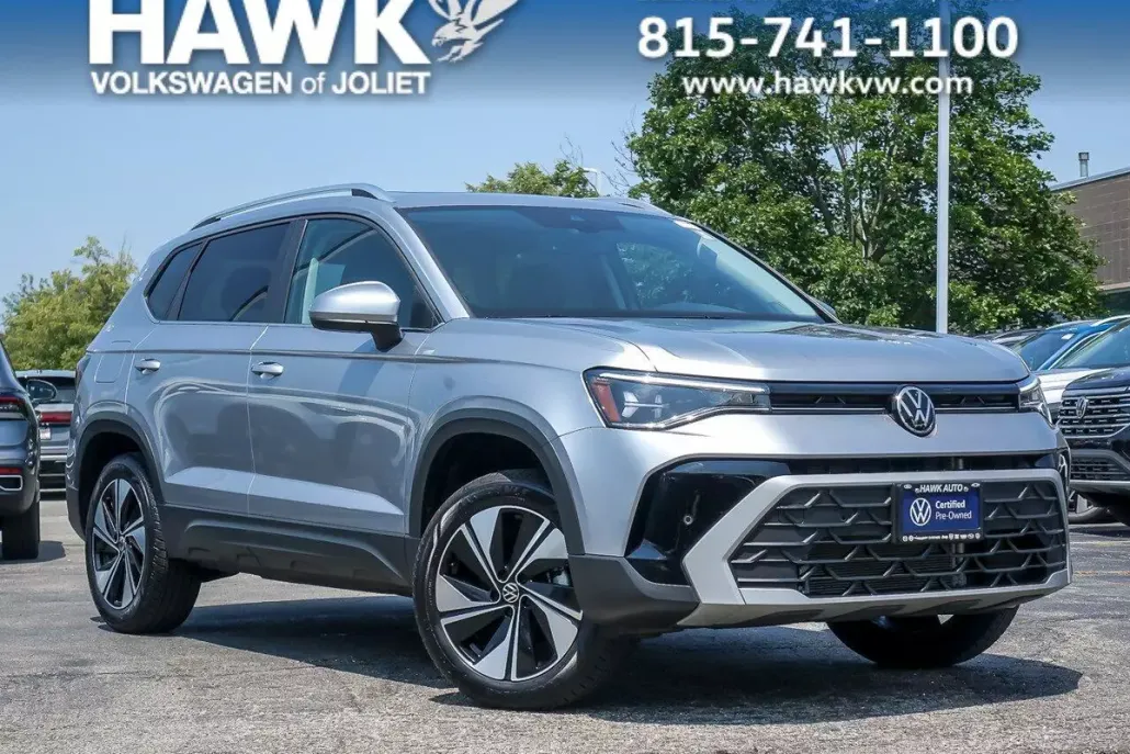 2025 Volkswagen Taos SE photo 1