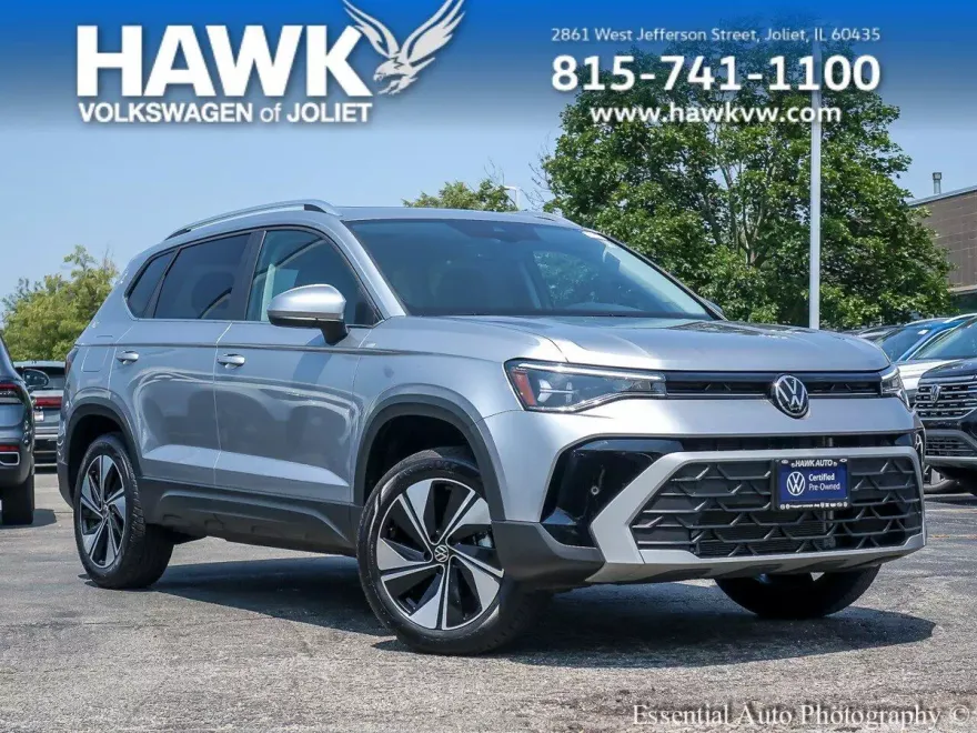 2025 Volkswagen Taos SE photo 1