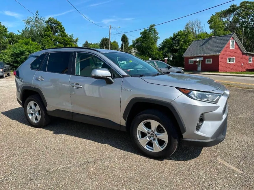 2020 Toyota RAV4 Hybrid XLE photo 1